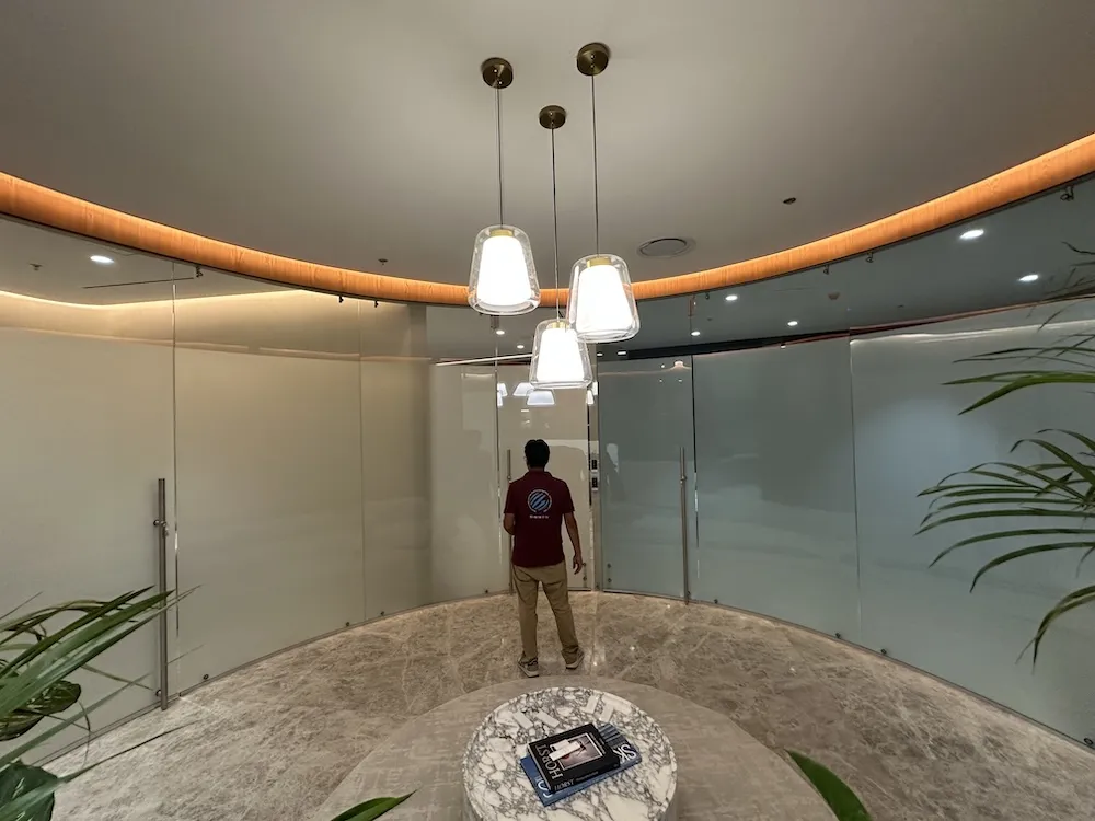 Instalación de mica inteligente en oficinas de México